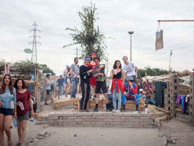 En 2017, le Festival Bellastock faisait sortir une ville éphémère en terre cuite sur l'Île-Saint-Denis / © Bellastock