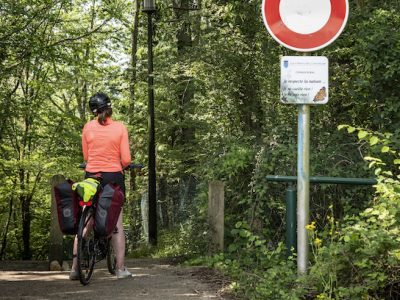 Cyclotouriste sur la Véloscénie entre Versailles et Saint-Rémy-lès-Chevreuse / © Jérômine Derigny pour Enlarge your Paris