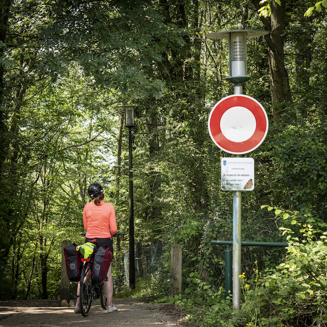 Cyclotouriste sur la Véloscénie entre Versailles et Saint-Rémy-lès-Chevreuse / © Jérômine Derigny pour Enlarge your Paris