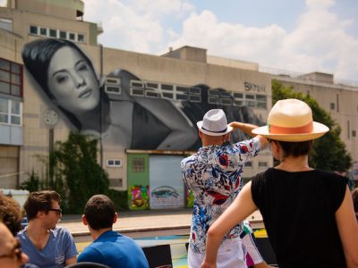 Croisière street art sur le canal de l'Ourcq dans le cadre de L'Eté du Canal / © Arthur Crestani