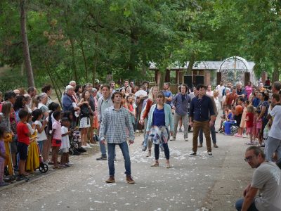 Le festival gratuit « L'Île-de-France fête le théâtre » se tient du 11 juillet au 6 août sur les îles de loisirs régionales / © Région Île-de-France