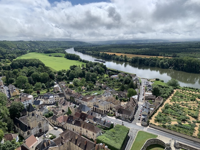 Le panorama depuis le donjon du château de La Roche-Guyon / © Manon Gayet pour Enlarge your Paris