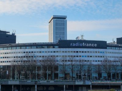 La Maison de la radio et de la musique sur les bords de Seine à Paris / © Asticoco (Wikimedia commons)