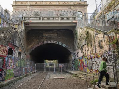 La Petite ceinture (ici dans le 14e) est une façon de découvrir Paris autrement le long des tronçons ouverts au public / © Jérômine Derigny pour Enlarge your Paris