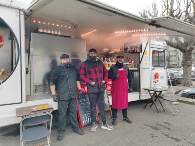 Avec le food truck Une friterie à Vitry, Samir Guedon partage sa passion pour les frites belges / © Joséphine Lebard pour Enlarge your Paris