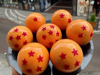 Les fameuses boules de cristal du manga Dragon Ball ongt inspiré une pâtisserie au chef Vincent Salur à Romainville / © Vincent Salur