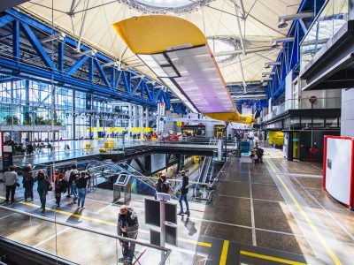 Parmi toutes les curiosités de la Cité des sciences et de l'industrie figure Solar Impulse, qui trône dans le hall et qui fut le premier avion capable de voler, de jour comme de nuit, sans aucun carburant / © Cité des sciences et de l'industrie