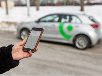 Le passe Navigo donne désormais accès à l'offre d'autopartage de Communauto / © Communauto