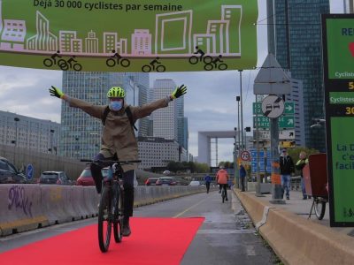 Le Collectif Vélo Île-de-France (ici lors d'une opération à La Défense en 2020) organise un relais de flamme olympique à vélo le 21 mai / © Collectif Vélo Île-de-France