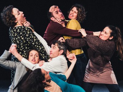 La pièce Personne m'écoute au théâtre Lepic à Paris met en scène la communication non violente / © Aurore Vinot