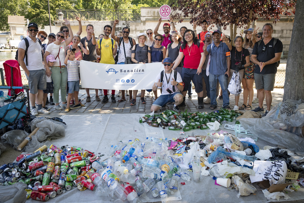 Les déchets collectés par les bénévoles de l'association Kanalien / © Jérômine Derigny pour Enlarge your Paris