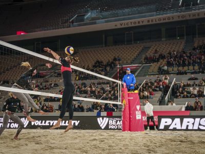 Le beach volley a pris place sur le central de Roland-Garros pour une manche du Beach Pro Tour jusqu'au 2 octobre / © Volleyball World