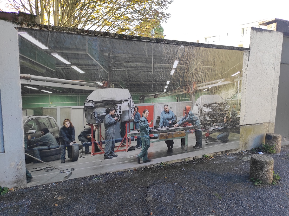 La série de la photographe Randa Maroufi « Les Intruses » / © Joséphine Lebard pour Enlarge your Paris
