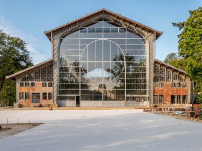 Le Hangar Y en forêt de Meudon / © Adeline Bommart