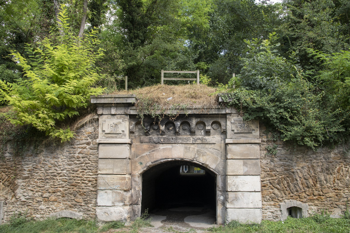 L'entrée du Fort de Stains / © Jérômine Derigny pour Enlarge your Paris
