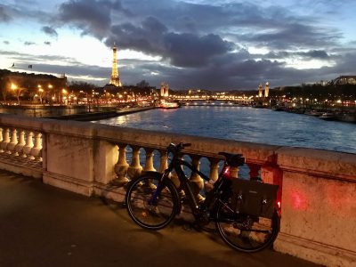 L'éclairage avant et arrière est obligatoire sur un vélo / © Tristan Nitot (Creative commons - Flickr)