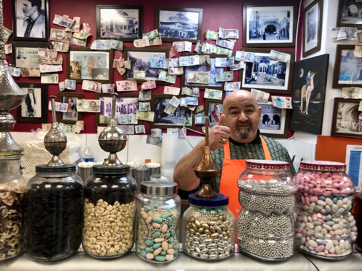 Issam Khouaja, le sympathique taulier de Chawachine à Pantin / © Tina Meyer pour Enlarge your Paris