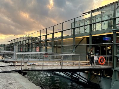 La péniche salle de sport Annette K. a ouvert sur les quais du port de Javel à Paris dans le 15e / © Virginie Jannière pour Enlarge your Paris