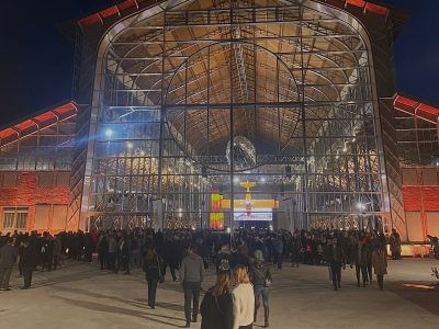 Ancien hangar à dirigeables à l'abandon en forêt de Meudon, le Hangar Y s'est mué en lieu culturel unique en son genre / © Steve Stillman pour Enlarge your Paris
