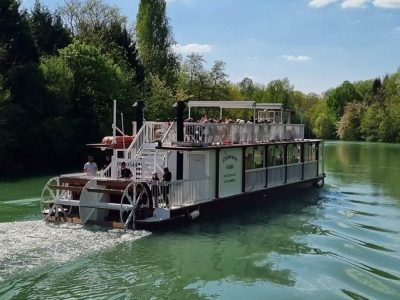Jusqu'au 1er mai, des mini-croisières sont organisées sur la Marne à bord d'un bateau à roue / © Coulommiers Pays de Brie Tourisme