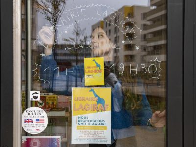 Ancienne urbaniste, Clara Lange a décidé d'ouvrir sa librairie à Gif-sur-Yvette / © Jérômine Derigny pour Enlarge your Paris