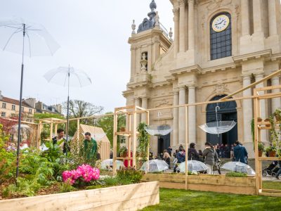 Le festival Esprit Jardin sur la place de la cathédrale Saint-Louis à Versailles / © Pierrick Daul