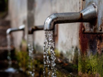 En France, environ 50 % de l'eau est gérée publiquement / © Pixabay