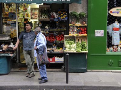 Une épicerie dans le 6e arrondissement à Paris / © Jesús Gorriti (Wikimedia commons)