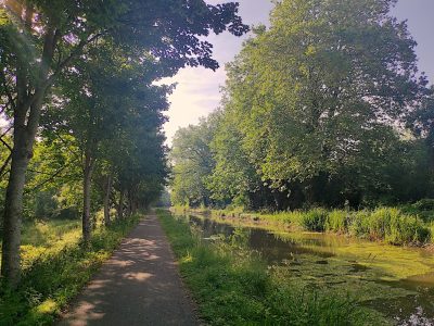 Le canal de Berry offre de belles balades à vélo depuis Vierzon / © Joséphine Lebard pour Enlarge your Paris