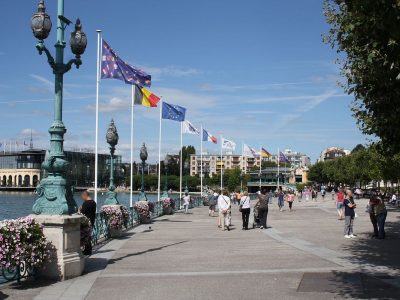 La ville thermale d'Enghien-les-Bains dans le Val-d'Oise, à 15 minutes en train de la gare du Nord à Paris / © Lionel Allorge (Wikimedia commons)