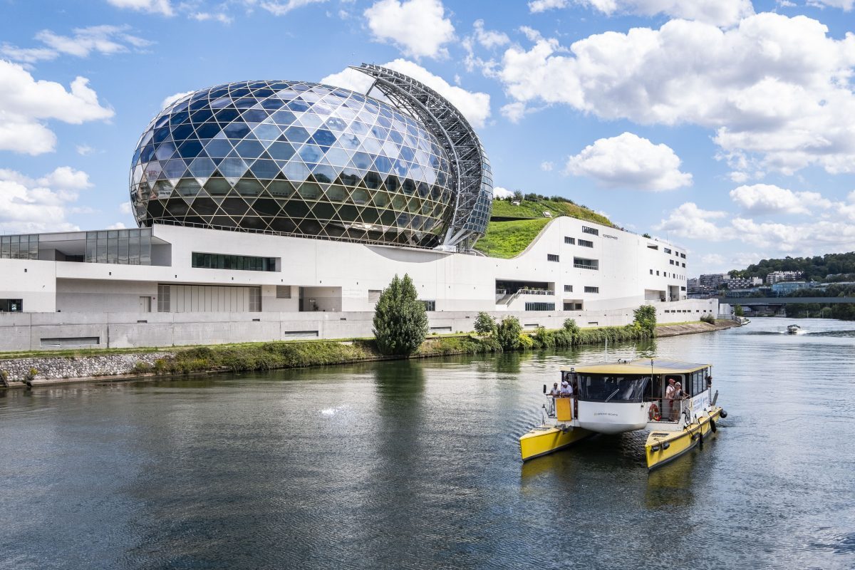Le catamaran électro-solaire « Félix de Azara » sillonne la Seine le week-end dans les Hauts-de-eine jusqu'au 30 septembre / © CD92 - Julia Brechler