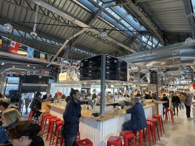 Les halles d'Issy se sont reconverties en temple de la food depuis un an / © Virginie Jannière pour Enlarge your Paris