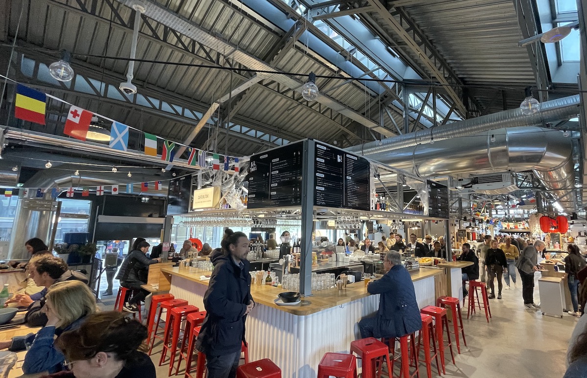 Les halles d'Issy se sont reconverties en temple de la food depuis un an / © Virginie Jannière pour Enlarge your Paris