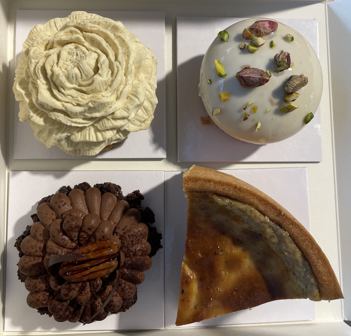 La sélection de gâteaux testée en famille par la journaliste d'Enlarge your Paris Virginie Jannière / © Virginie Jannière pour Enlarge your Paris