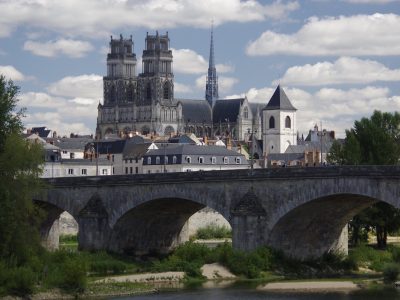 La cathédrale d'Orléans vue depuis les rives de la Loire / © Dvdbramhall