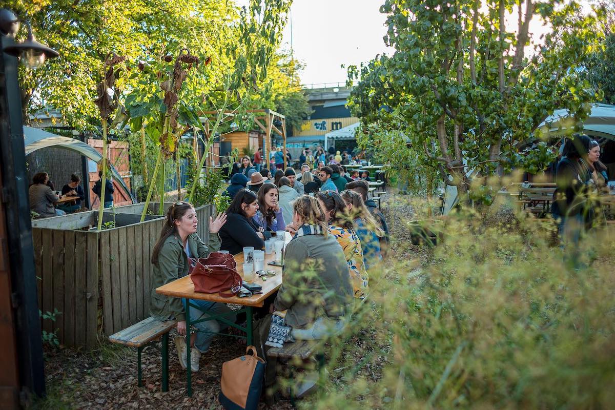 Jardin21 est ouvert jusqu'au 30 septembre à la frontière entre Paris et Pantin / © Jardin21
