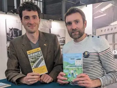 Jean-Luc Levoux (à g.), fondateur de Cartotrain, en compagnie de Victor Gérard, cofondateur du site voyagerentrain.fr / © Voyager en train