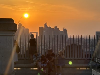 La vue sur La Défense depuis le toit de l'Arc de Triomphe / © Virginie Jannière pour Enlarge your Paris