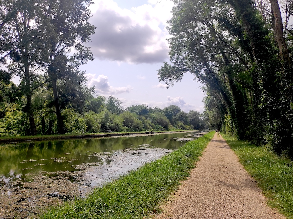 La véloroute Scandibérique longe le canal du Loing / © Joséphine Lebard pour Enlarge your Paris