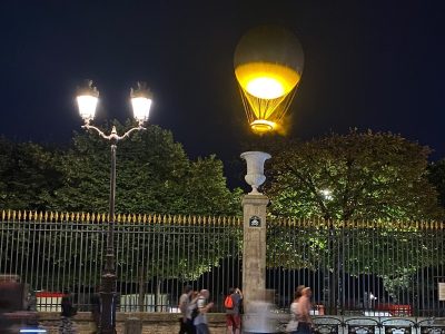 La flamme olympique vue depuis la rue de Rivoli / © Steve Stillman pour Enlarge your Paris