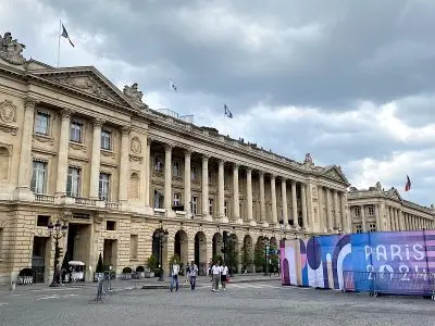 L'hôtel de Crillon sur la place de la Concorde à Paris / © Steve Stillman pour Enlarge your Paris