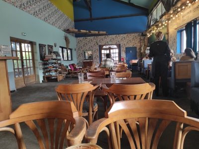 La Source est un restaurant d'application tenu par une école de cuisine dans la friche de la Cité fertile à Pantin / © Joséphine Lebard pour Enlarge your Paris