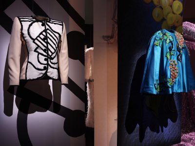 Veste et Cape Yves Saint Laurent brodées par la maison Lesage actuellement à l'honneur d'une rétrospective au 19M à Paris / © Clarisse Ain