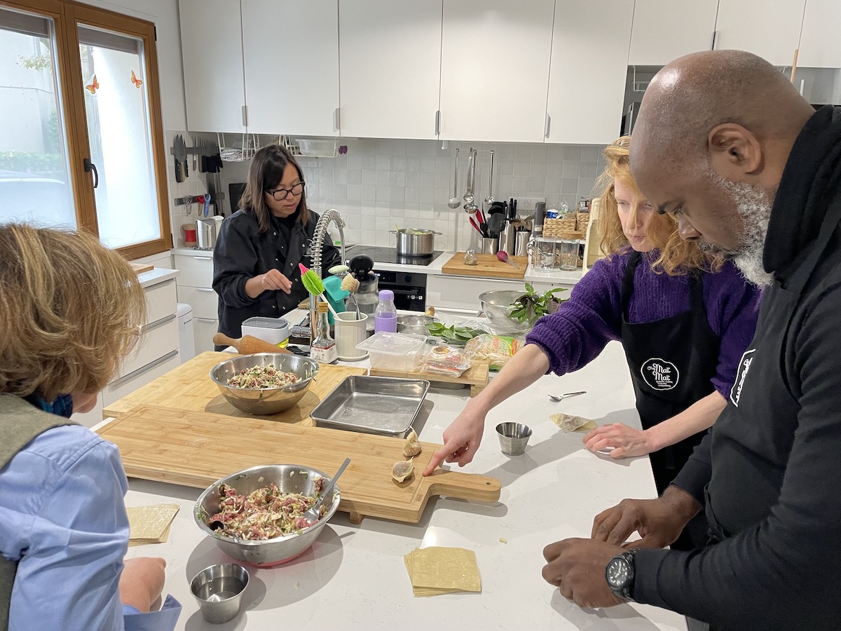 La cheffe Mai Mai propose des ateliers pour apprendre à cuisiner les raviolis asiatiques chez elle à Ivry / © John Laurenson pour Enlarge your Paris