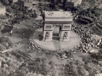 La place de l'Etoile à Paris dans les années 50 / © Patricia M. (Creative commons / Flickr)