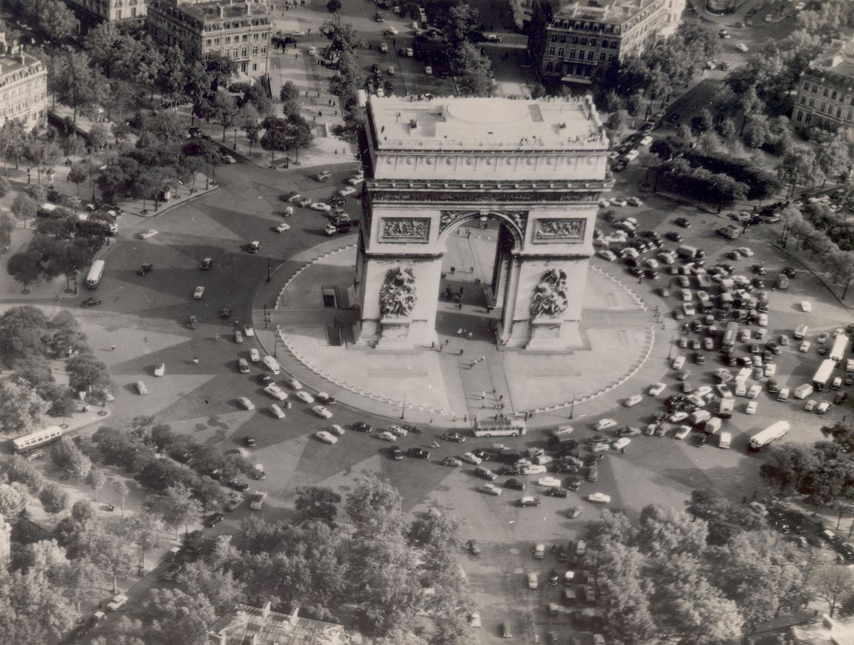 La place de l'Etoile à Paris dans les années 50 / © Patricia M. (Creative commons / Flickr)