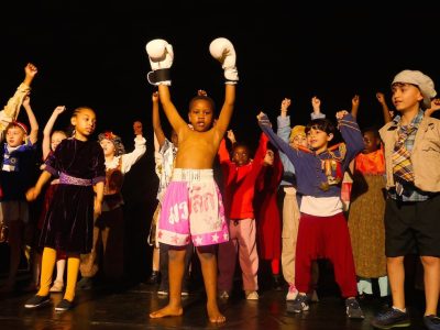 La compagnie Tamèrentong mêle comédiens professionnels et jeunes issus des quartiers populaires / © Compagnie Tamèrentong
