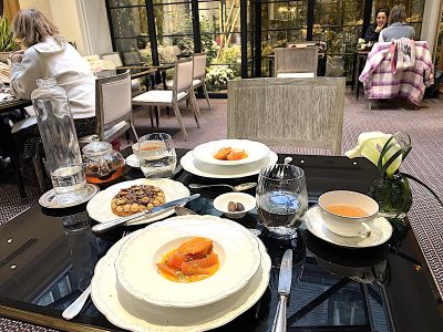 Le goûter du San Régis à Paris imaginé par Jessica Préalpato / © Albertine Palle pour Enlarge your Paris