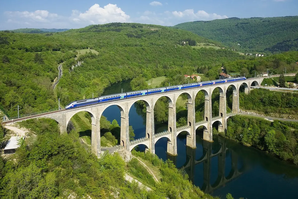 Le viaduc de Cize-Bolozon dans l'Ain / @ Kabelleger / David Gubler