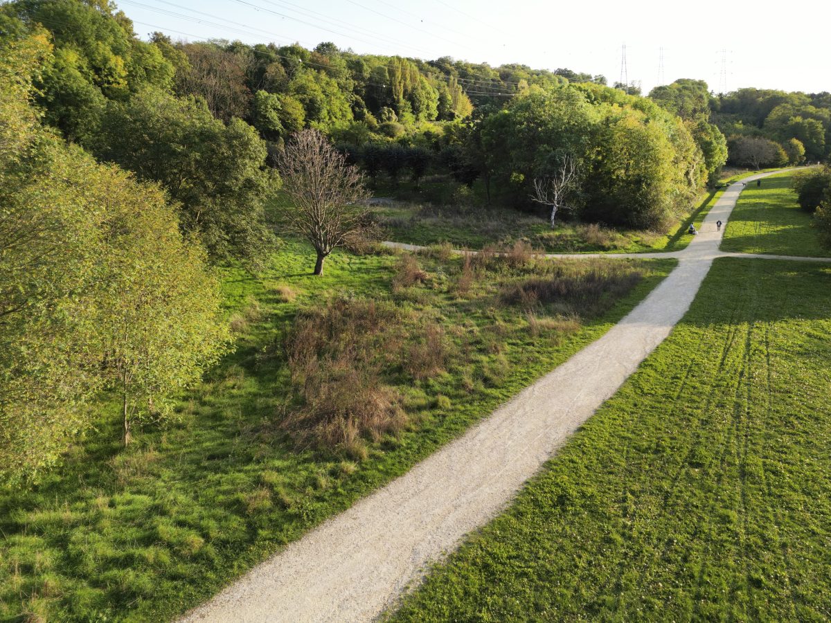 Un sentier sur la butte Pinson / © Jean-Louis Aubert pour Île-de-France Nature